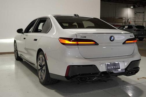 2025 BMW 760 760i xDrive