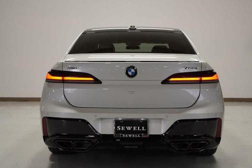 2025 BMW 760 760i xDrive