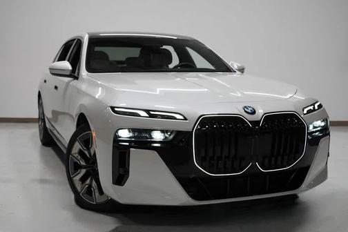 2025 BMW 760 760i xDrive