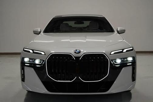 2025 BMW 760 760i xDrive