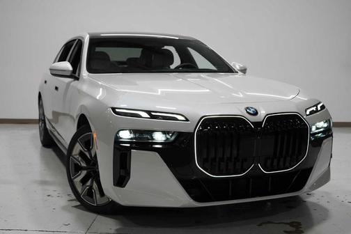 2025 BMW 760 760i xDrive