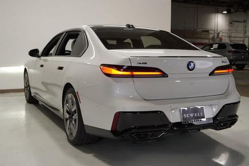 2025 BMW 760 760i xDrive