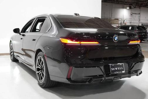 2025 BMW 740 i xDrive