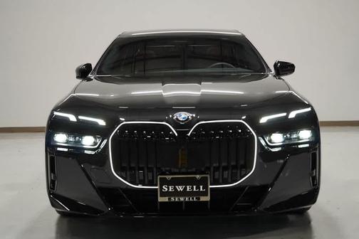 2025 BMW 740 i xDrive