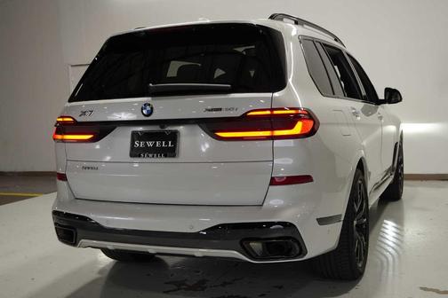 2025 BMW X7 xDrive40i