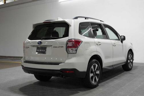 Crystal White Pearl 2018 Subaru Forester 2.5i Premium