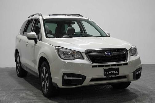 Crystal White Pearl 2018 Subaru Forester 2.5i Premium