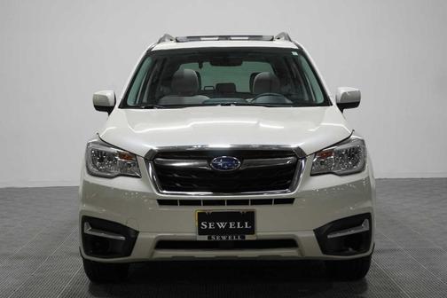 Crystal White Pearl 2018 Subaru Forester 2.5i Premium