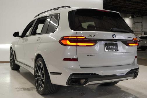 2023 BMW X7 xDrive40i