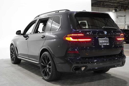 Carbon Black Metallic 2024 BMW X7 xDrive40i