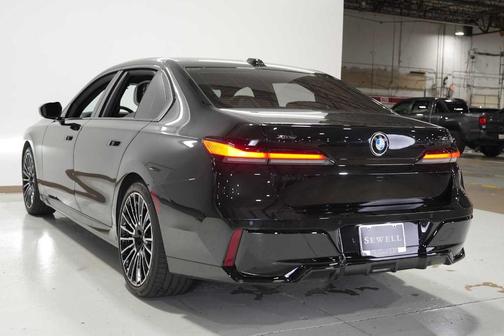 2025 BMW 740 i xDrive