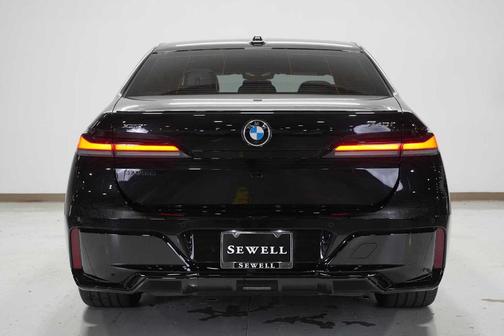 2025 BMW 740 i xDrive