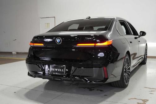 2025 BMW 740 i xDrive