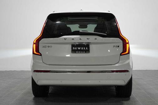 Crystal White Metallic 2025 Volvo XC90 ULTRA
