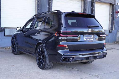 2023 BMW X7 M60i