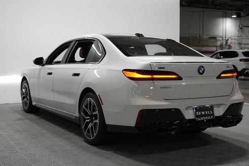 Mineral White Metallic 2023 BMW 760 760i xDrive
