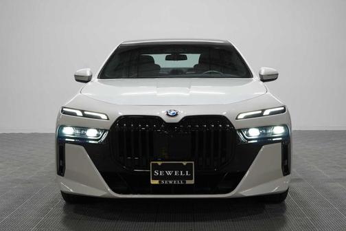 Mineral White Metallic 2023 BMW 760 760i xDrive