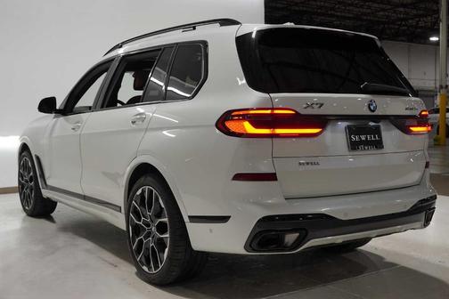 2025 BMW X7 xDrive40i