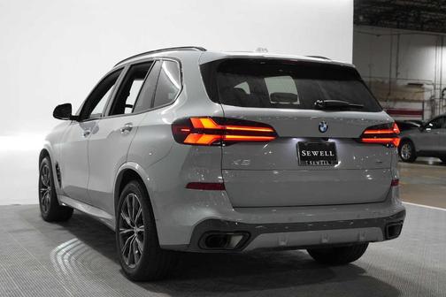 Gray Metallic 2025 BMW X5 sDrive40i