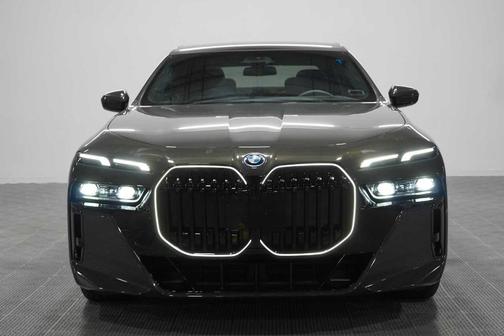 Gray Metallic 2024 BMW i7 eDrive50