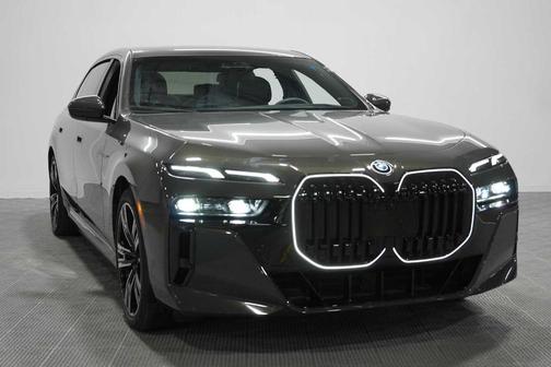 Gray Metallic 2024 BMW i7 eDrive50
