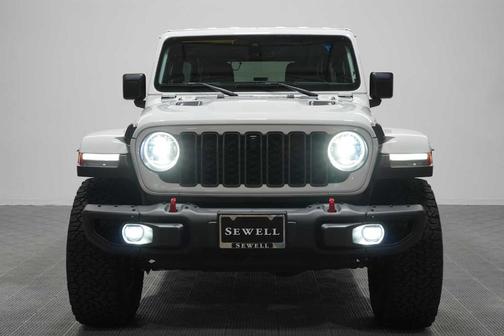 Bright White Clearcoat 2024 Jeep Wrangler Rubicon