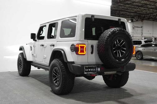 Bright White Clearcoat 2024 Jeep Wrangler Rubicon