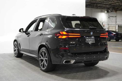 Black Sapphire Metallic 2024 BMW X5 xDrive40i