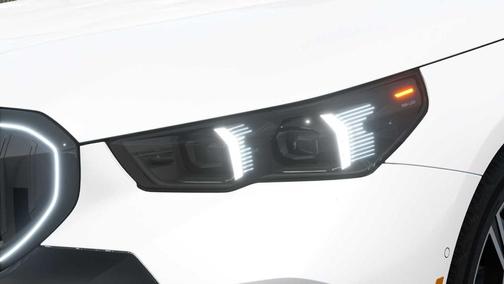Mineral White Metallic 2027 BMW 550e 550E XDRIVE
