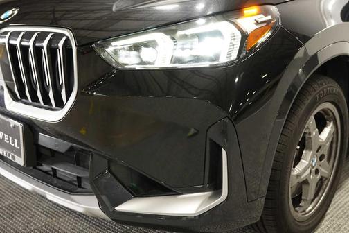 Black Sapphire Metallic 2025 BMW X1 xDrive28i