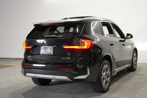 Black Sapphire Metallic 2025 BMW X1 xDrive28i