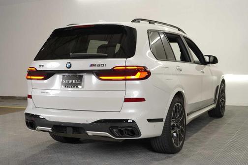 Mineral White Metallic 2025 BMW X7 M60i