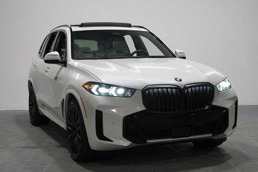Mineral White Metallic 2024 BMW X5 xDrive40i