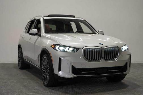 Mineral White Metallic 2024 BMW X5 xDrive40i