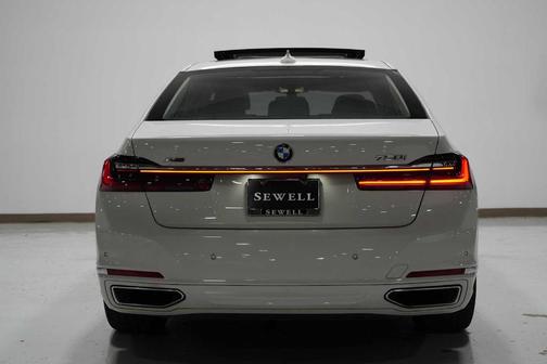 2022 BMW 750 i xDrive