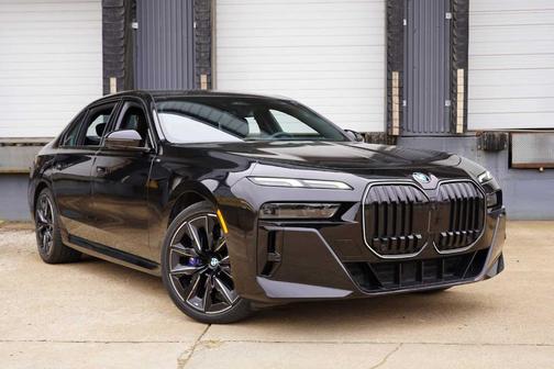 2025 BMW 740 i xDrive