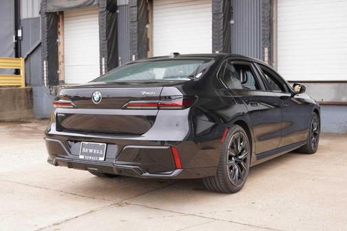 2025 BMW 740 i xDrive