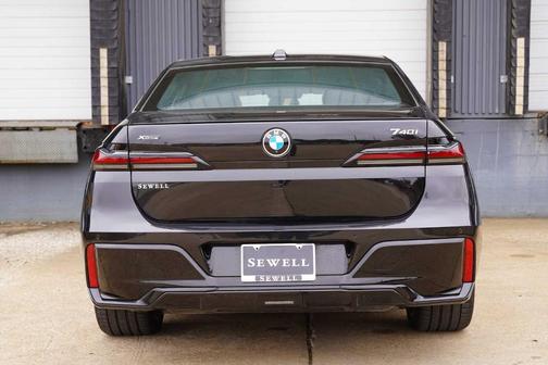 2025 BMW 740 i xDrive