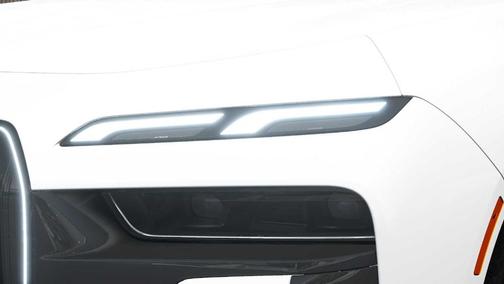 2025 BMW 740 i