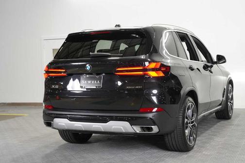 Black Sapphire Metallic 2025 BMW X5 xDrive40i
