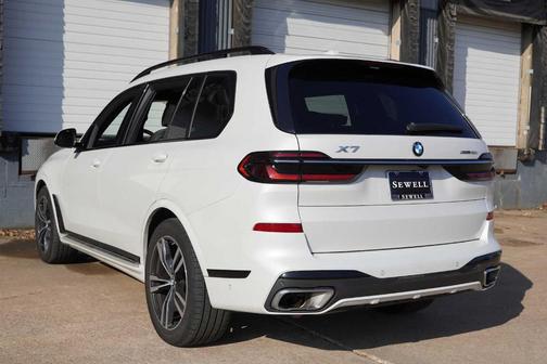 2025 BMW X7 xDrive40i