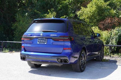 2025 BMW X7 M60i
