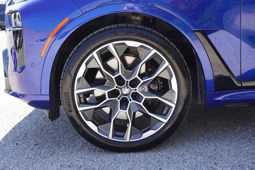 2025 BMW X7 M60i