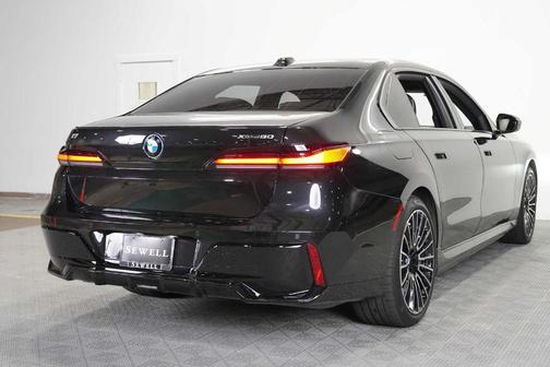 Black Sapphire Metallic 2025 BMW i7 xDrive60