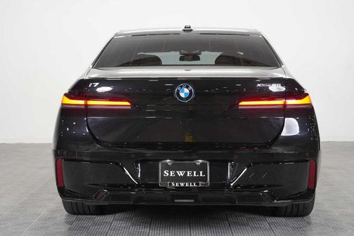 Black Sapphire Metallic 2025 BMW i7 xDrive60
