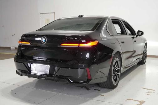 2025 BMW 740 i xDrive