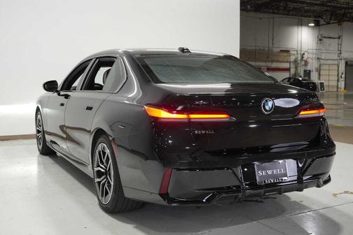 2025 BMW 740 i xDrive