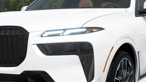 Mineral White Metallic 2026 BMW X7 xDrive40i