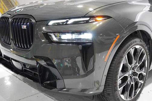 2025 BMW X7 M60i