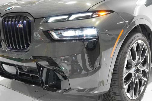 2025 BMW X7 M60i